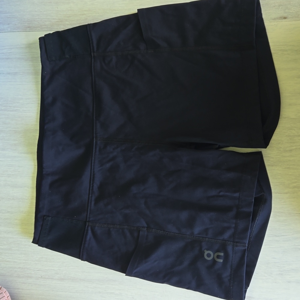 Run ON Clouds Sprinter Black Women's Black Shorts Size Medium